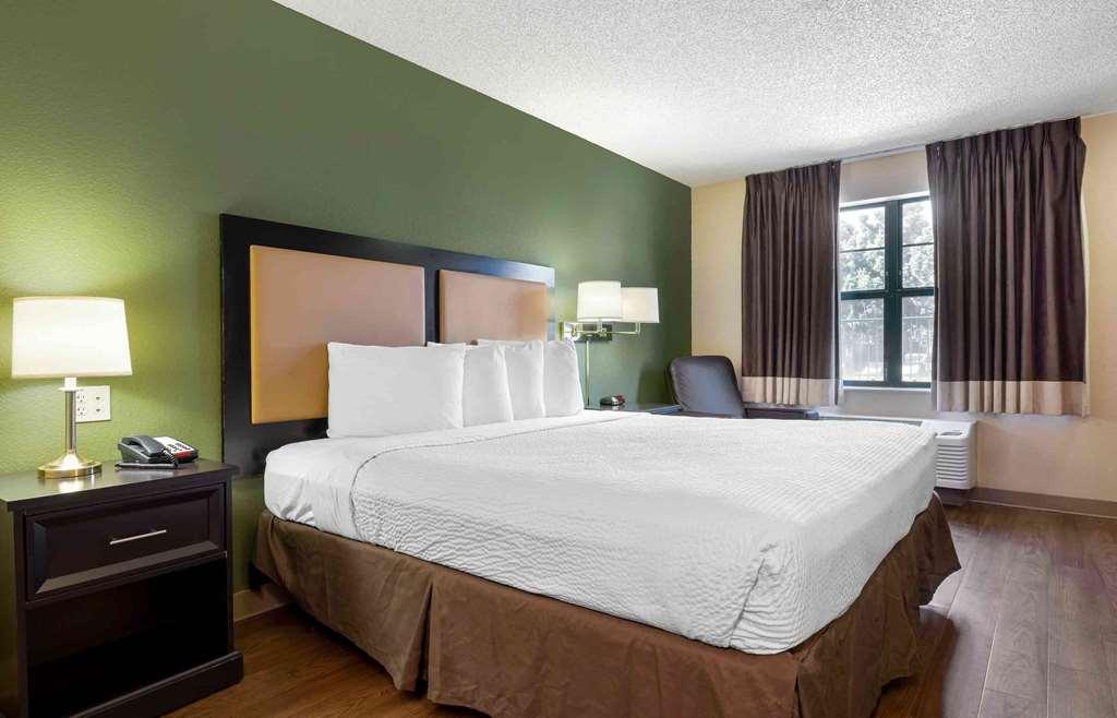 Extended Stay America Suites - San Diego - Carlsbad Village By The Sea Room photo